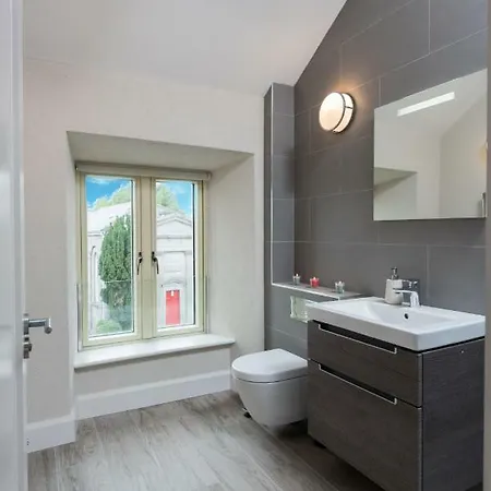 Feriehus Riverfront Island Luxury House - City Center Location Galway