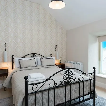 Riverfront Island Luxury House - City Center Location *