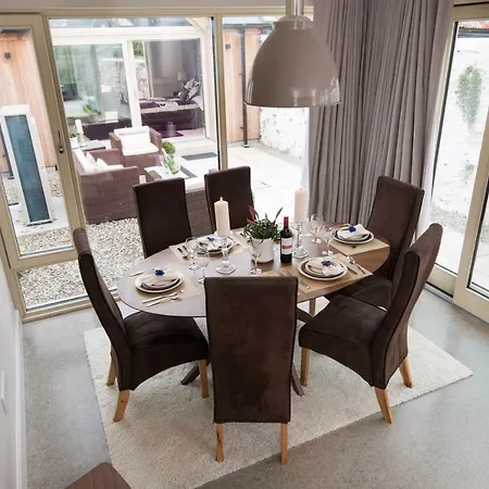 Feriehus Riverfront Island Luxury House - City Center Location *