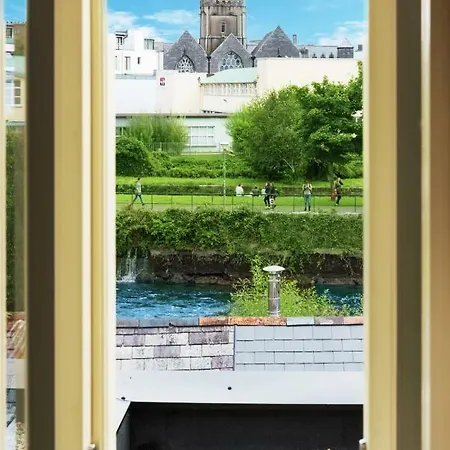 Feriehus Riverfront Island Luxury House - City Center Location *