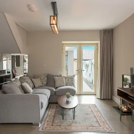 Feriehus Riverfront Island Luxury House - City Center Location Galway