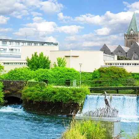 Feriehus Riverfront Island Luxury House - City Center Location *
