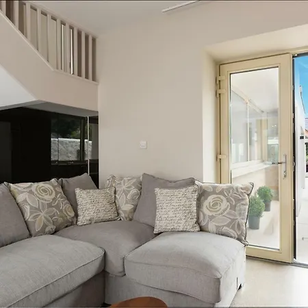 Feriehus Riverfront Island Luxury House - City Center Location Galway