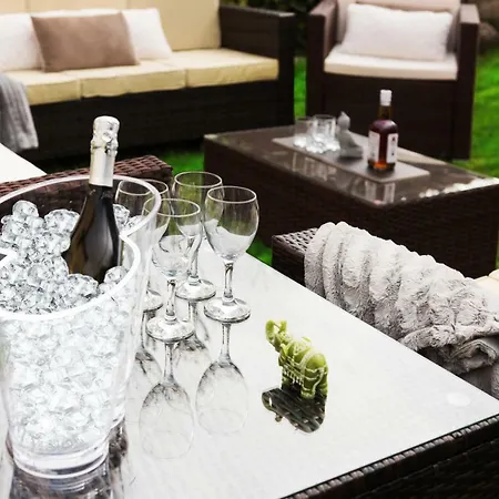 Feriehus Riverfront Island Luxury House - City Center Location Galway